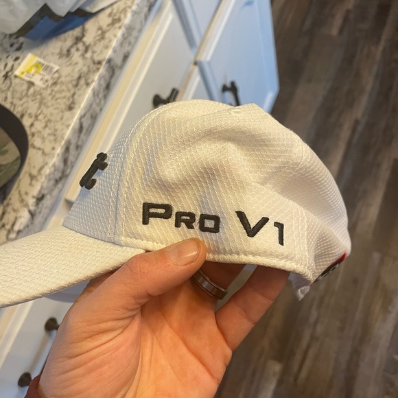 Titliest PROV1 hat - Picture 4 of 4